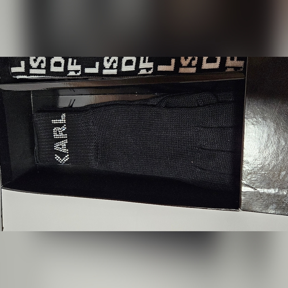 NWT Karl Lagerfeld Beanie, Scarf And Gloves Set. Black And White Logo W/ Box - Picture 2 of 5
